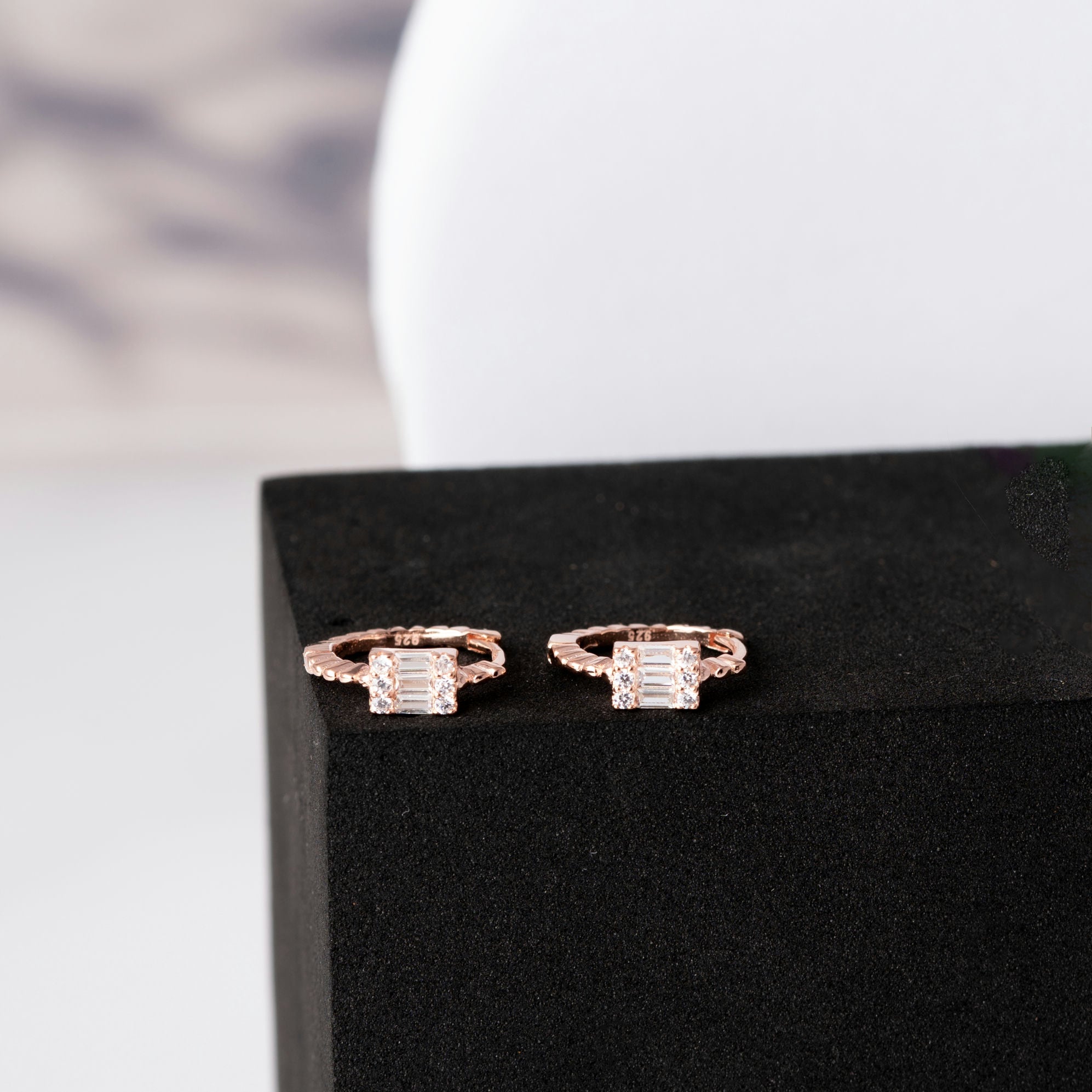 Baugatte Crystal Glow Studs