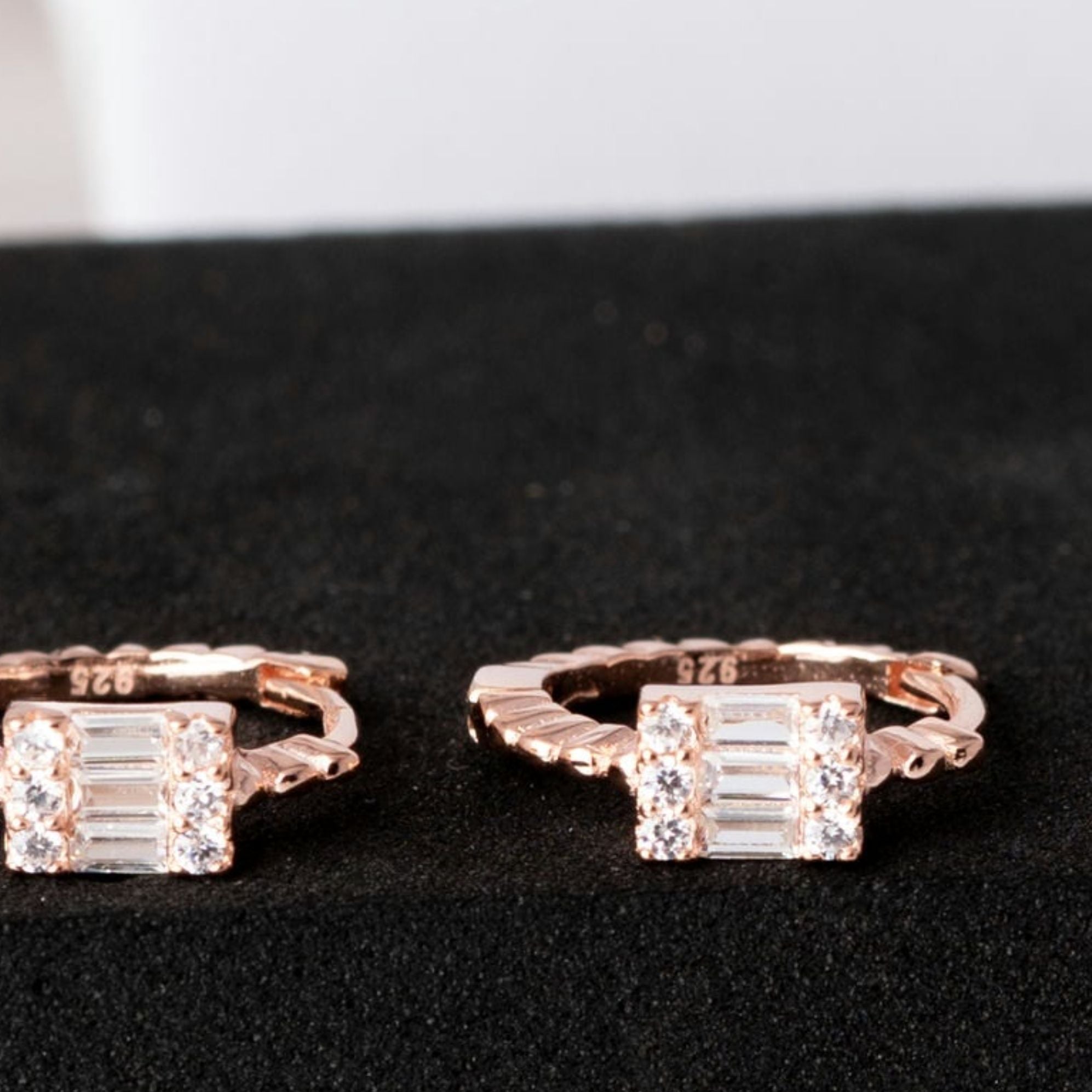 Baugatte Crystal Glow Studs